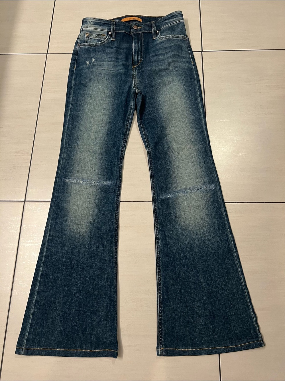Joe’s Jeans Distressed Flare Jeans Medium to Dark Wash Size 28